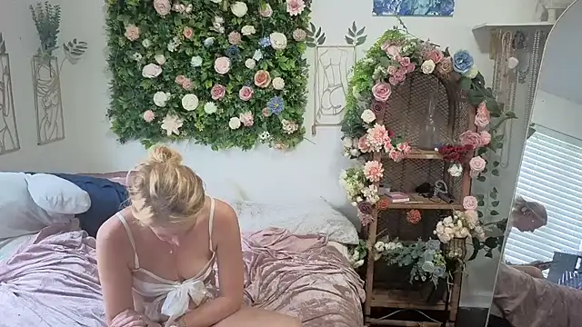 auroraandorion online show from October 10, 9:36 pm