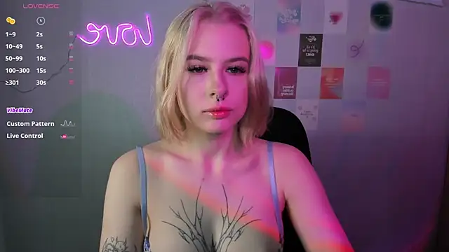 tender kiitty online show from December 22, 7:33 am