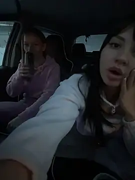 Snapshot of JulliaVegas chatting on December 2, 2:06 am JulliaVegas online show from December 2, 2:06 am