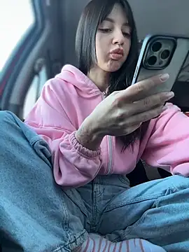 Snapshot of JulliaVegas chatting on February 3, 2:53 am JulliaVegas online show from February 3, 2:53 am