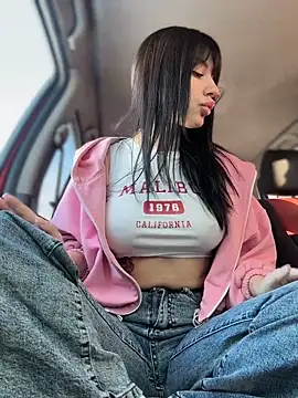 Snapshot of JulliaVegas chatting on February 24, 3:26 am JulliaVegas online show from February 24, 3:26 am