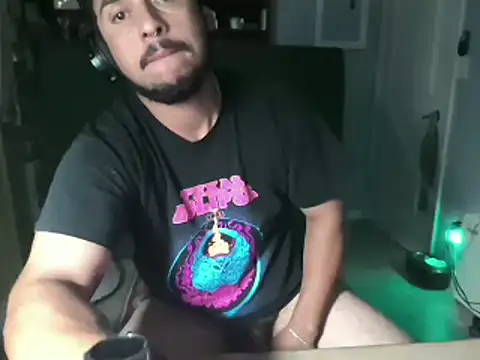 Snapshot of Bigsakzak chatting on October 19, 2:45 am Bigsakzak online show from October 19, 2:45 am