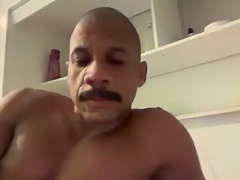 VHugoE online show from April 25, 12:46 am