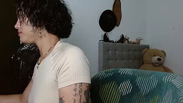 Sexy Lia  online show from April 17, 11:30 pm