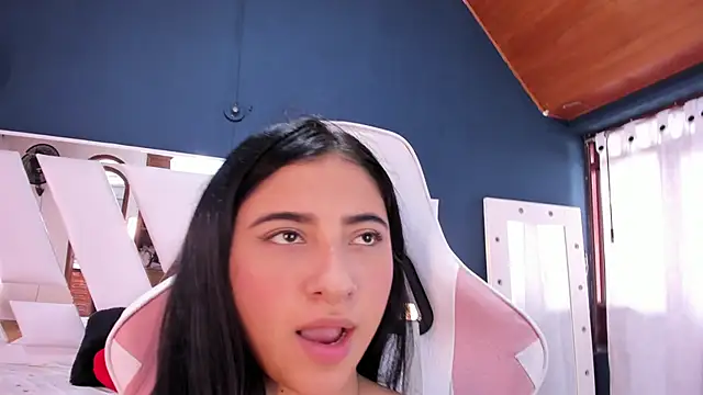 Snapshot of Emma_Cutey chatting on December 24, 4:19 pm Emma Cutey online show from December 24, 4:19 pm