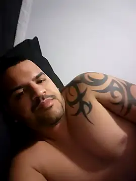 Snapshot of Latino2909 chatting on December 15, 10:50 am Latino2909 online show from December 15, 10:50 am