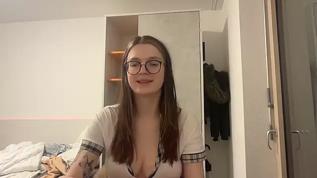 Snapshot of NikaCyberslut chatting on February 18, 7:52 pm NikaCyberslut online show from February 18, 7:52 pm