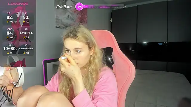 Snapshot of Molly_Toads chatting on December 26, 7:56 am Molly Toads online show from December 26, 7:56 am