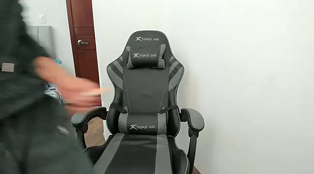 Snapshot of twink_latino5 chatting on December 29, 11:08 pm twink latino5 online show from December 29, 11:08 pm