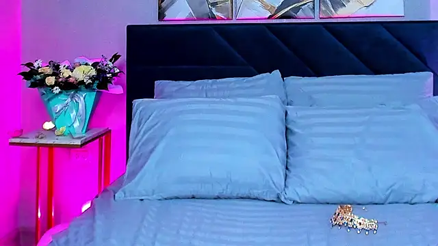 Curvy Dynamite  online show from March 6, 7:25 am