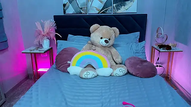 Curvy Dynamite  online show from November 18, 1:11 am