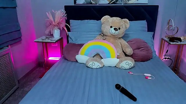 Curvy Dynamite  online show from December 14, 1:11 am