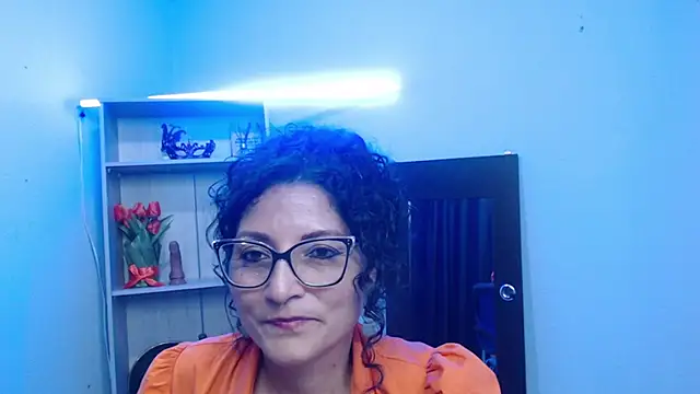 Snapshot of arianna_ros3 chatting on February 3, 7:10 pm arianna ros3 online show from February 3, 7:10 pm