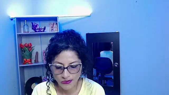 Snapshot of arianna_ros3 chatting on February 4, 3:47 pm arianna ros3 online show from February 4, 3:47 pm