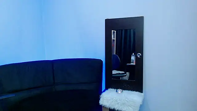 Snapshot of arianna_ros3 chatting on February 5, 10:01 pm arianna ros3 online show from February 5, 10:01 pm