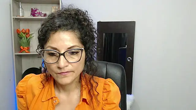 Snapshot of arianna_ros3 chatting on February 7, 9:15 pm arianna ros3 online show from February 7, 9:15 pm