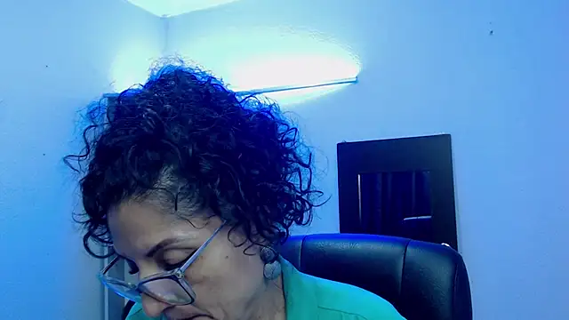 Snapshot of arianna_ros3 chatting on February 10, 6:13 pm arianna ros3 online show from February 10, 6:13 pm