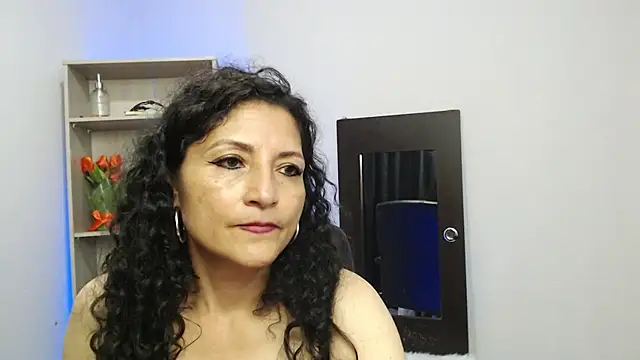 Snapshot of arianna_ros3 chatting on February 11, 6:44 pm arianna ros3 online show from February 11, 6:44 pm
