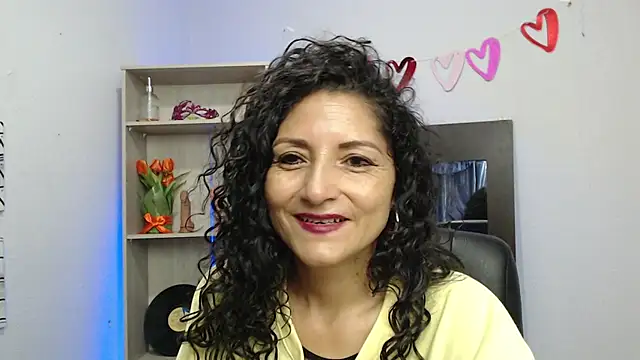 Snapshot of arianna_ros3 chatting on February 12, 3:38 pm arianna ros3 online show from February 12, 3:38 pm