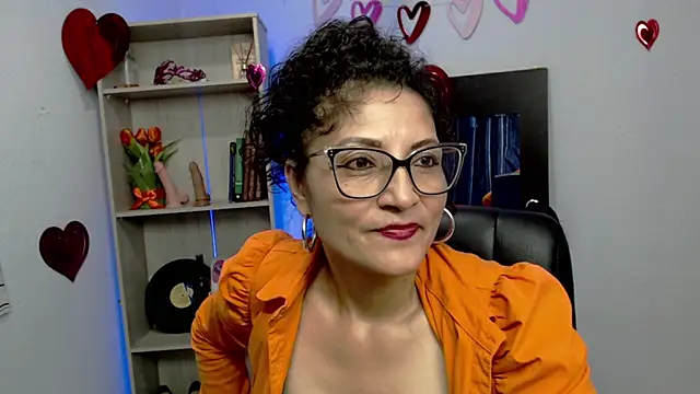 Snapshot of arianna_ros3 chatting on February 13, 7:10 pm arianna ros3 online show from February 13, 7:10 pm