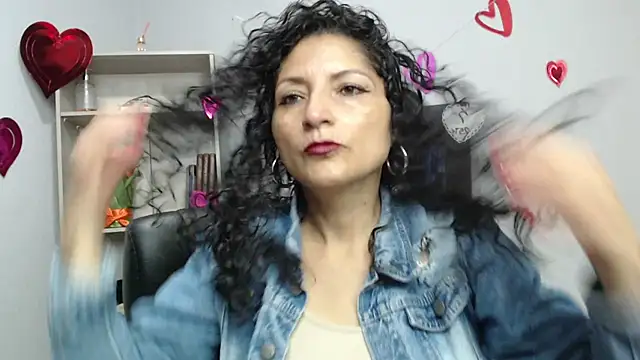 Snapshot of arianna_ros3 chatting on February 24, 2:15 pm arianna ros3 online show from February 24, 2:15 pm