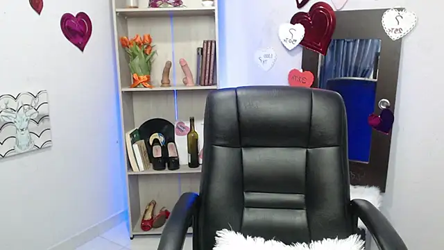 Snapshot of arianna_ros3 chatting on March 8, 7:31 pm arianna ros3 online show from March 8, 7:31 pm