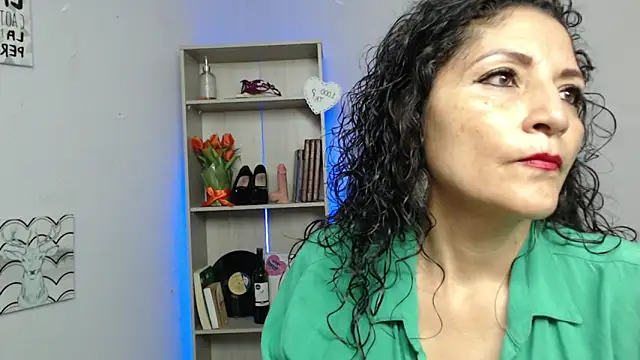 Snapshot of arianna_ros3 chatting on March 12, 1:51 pm arianna ros3 online show from March 12, 1:51 pm