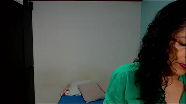 Snapshot of arianna_ros3 chatting on September 25, 11:08 pm arianna ros3 online show from September 25, 11:08 pm