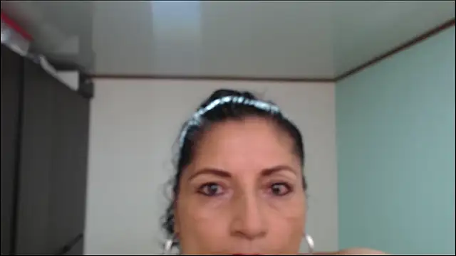 Snapshot of arianna_ros3 chatting on October 2, 3:41 pm arianna ros3 online show from October 2, 3:41 pm