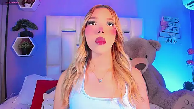 Snapshot of Aileen_18 chatting on September 12, 9:20 am Aileen 18 online show from September 12, 9:20 am