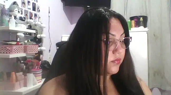 Snapshot of Paolaa_hoot chatting on February 14, 5:36 pm Paolaa hoot online show from February 14, 5:36 pm
