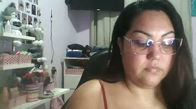 Snapshot of Paolaa_hoot chatting on February 26, 4:14 am Paolaa hoot online show from February 26, 4:14 am