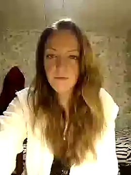 Snapshot of KattyLuuu chatting on December 28, 5:23 am KattyLuuu online show from December 28, 5:23 am