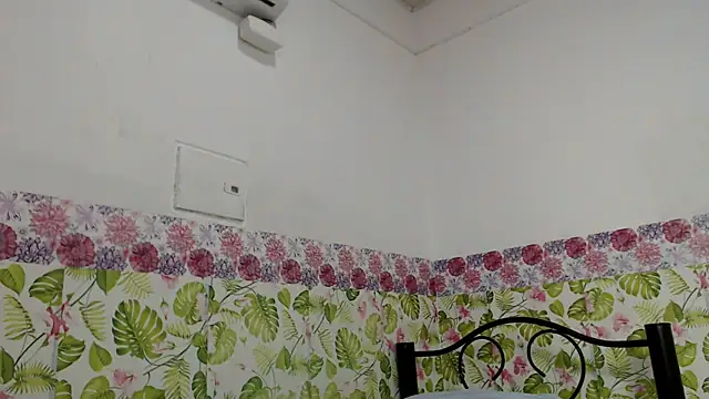 Snapshot of sweetfantacies18 chatting on February 1, 12:07 am sweetfantacies18 online show from February 1, 12:07 am