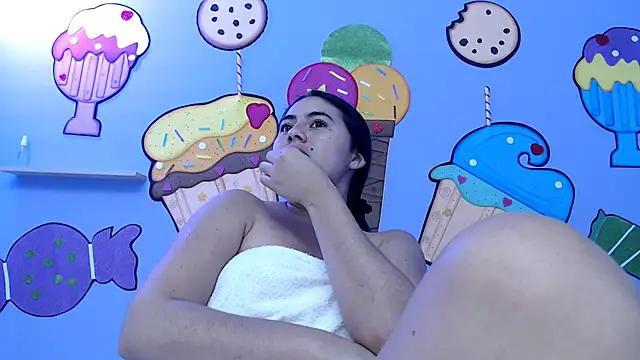 Snapshot of sweetfantacies18 chatting on February 21, 4:18 am sweetfantacies18 online show from February 21, 4:18 am