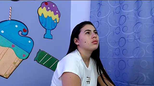 Snapshot of sweetfantacies18 chatting on March 12, 12:42 am sweetfantacies18 online show from March 12, 12:42 am