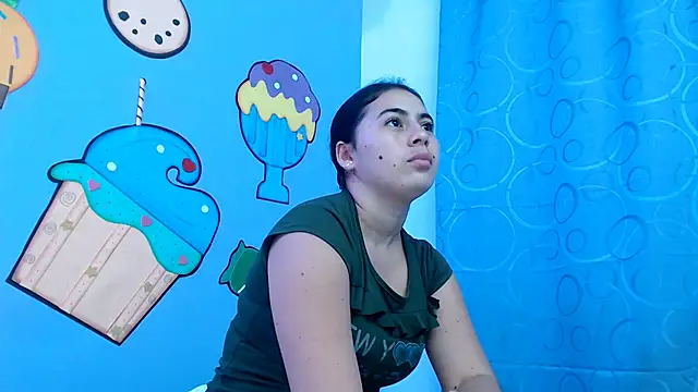 Snapshot of sweetfantacies18 chatting on March 21, 1:02 am sweetfantacies18 online show from March 21, 1:02 am