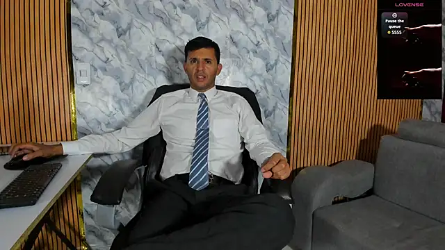 Snapshot of Hideintheoffice chatting on September 11, 2:44 am Hideintheoffice online show from September 11, 2:44 am