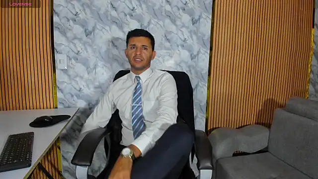 Snapshot of Hideintheoffice chatting on September 12, 11:37 pm Hideintheoffice online show from September 12, 11:37 pm