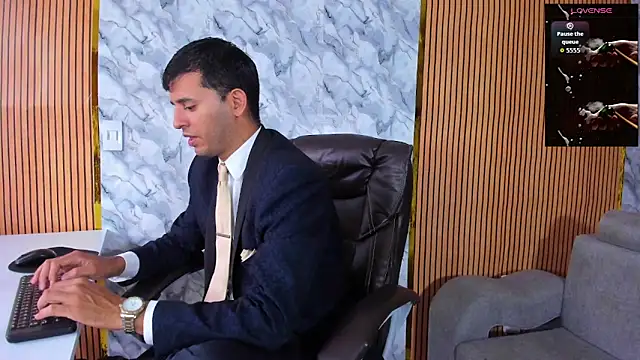 Snapshot of Hideintheoffice chatting on September 20, 10:11 pm Hideintheoffice online show from September 20, 10:11 pm