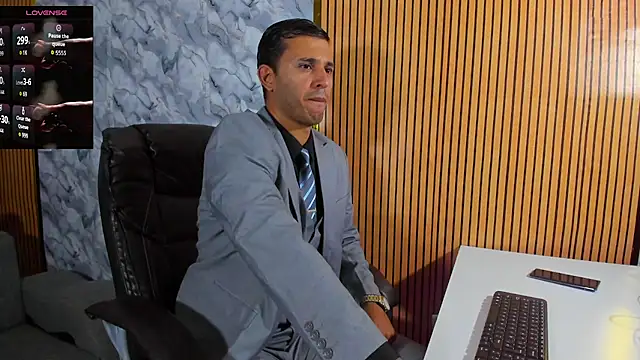 Snapshot of Hideintheoffice chatting on September 25, 11:08 pm Hideintheoffice online show from September 25, 11:08 pm