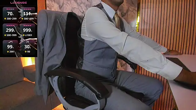 Snapshot of Hideintheoffice chatting on October 15, 1:50 am Hideintheoffice online show from October 15, 1:50 am