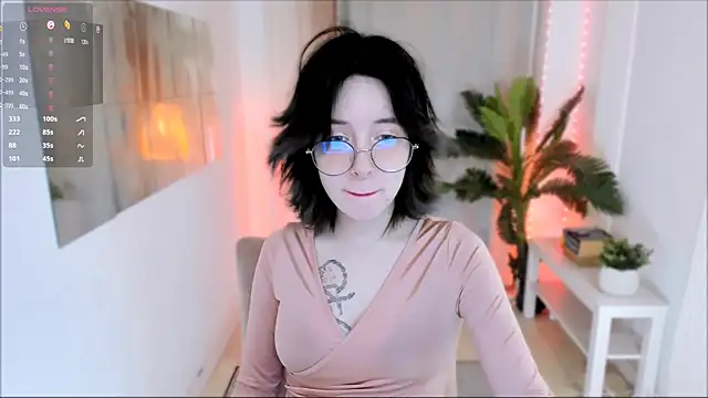 lilithlunna online show from January 31, 10:10 pm