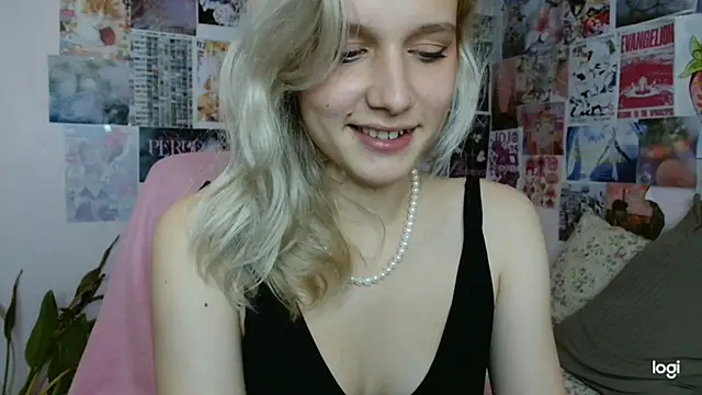 Snapshot of MeowthLilu chatting on February 23, 9:55 am MeowthLilu online show from February 23, 9:55 am