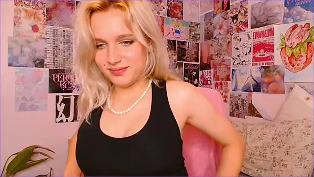 Snapshot of MeowthLilu chatting on March 9, 9:02 am MeowthLilu online show from March 9, 9:02 am