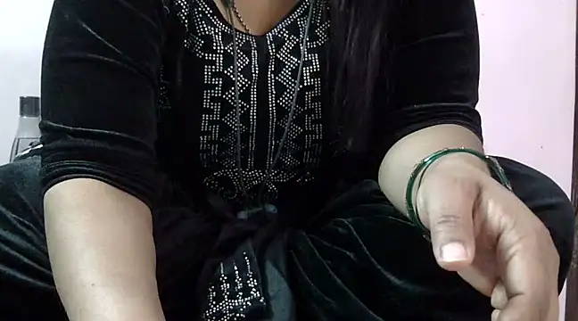 Snapshot of Housewife12 chatting on February 15, 8:22 am Housewife12 online show from February 15, 8:22 am