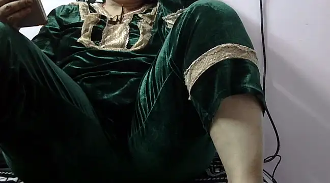 Snapshot of Housewife12 chatting on February 28, 12:20 pm Housewife12 online show from February 28, 12:20 pm