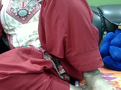 Snapshot of Housewife12 chatting on October 8, 7:28 am Housewife12 online show from October 8, 7:28 am