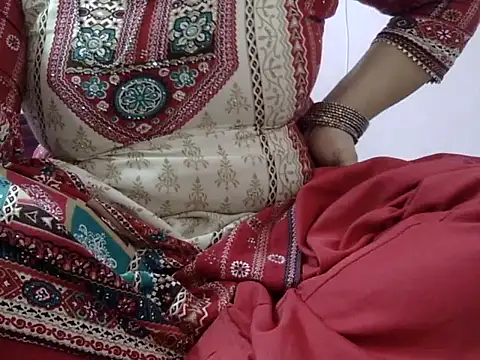 Snapshot of Housewife12 chatting on November 16, 8:20 am Housewife12 online show from November 16, 8:20 am