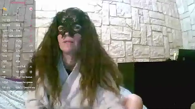 sansan2411 online show from February 5, 9:50 pm